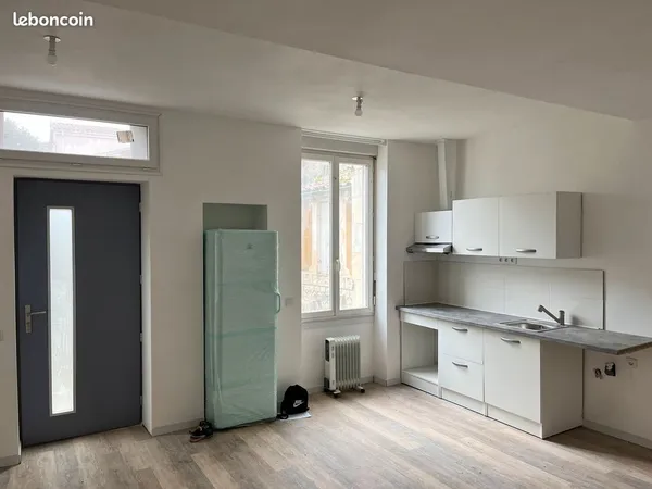 Appartement T3 50m² - Entrée privée - Centre Vertheuil