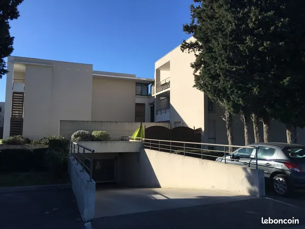 Garage / Box fermé 14 m² - Agroparc Avignon - Idéal investisseur (6,8 % brut) ou stockage
