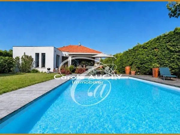 Maison 7 pièces 210 m²
