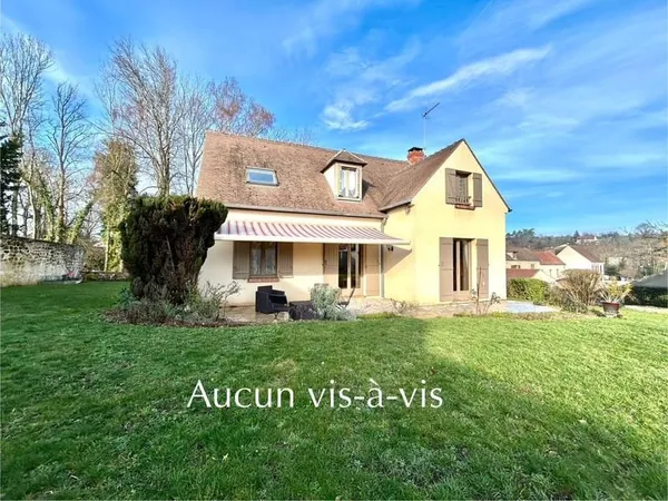 Maison surélevée 6 pièces de 140 m2 loi carrez et 157 m² utiles sur sous-sol total de 110m² et terra