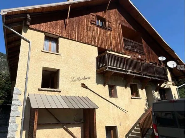 Chalet avec 4 appartements