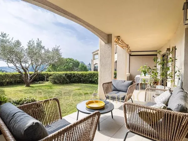 Appartement 5 pieces avec Terrasse Jardin 2 Garages en Box