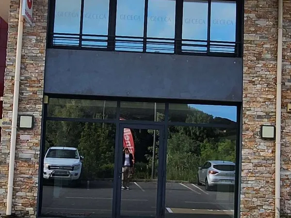 LOCAL COMMERCIAL DE 80 M² AVEC OPTION D'ACHAT