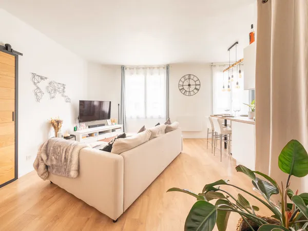Palaiseau centre-ville ? T2 traversant rénové 51,4 m²