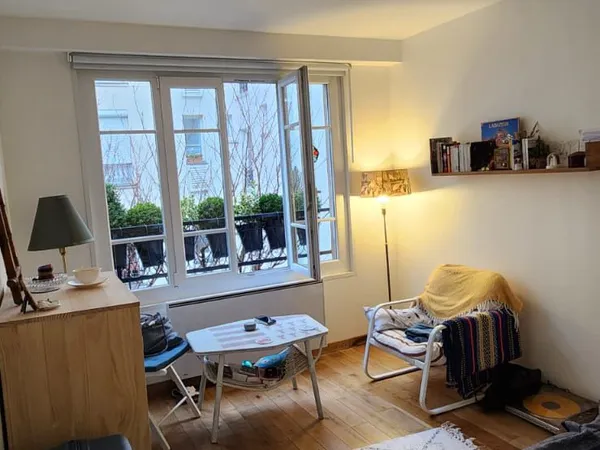 Sous Location studio Paris 20, juillet août