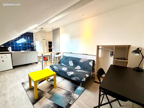 Studio meublé charges comprises