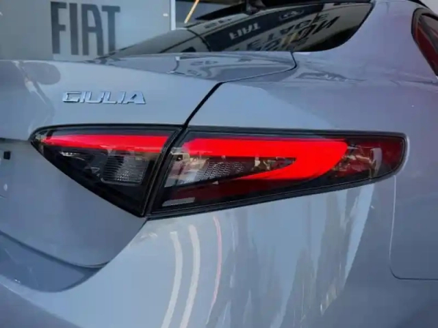 Alfa Romeo Giulia 2.2 diesel 210ch veloce q4 at8 — photo 11