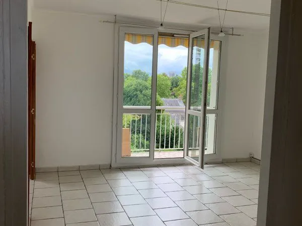 GRAND T3 69 m² AVEC BALCON - LUMINEUX, CALME & TRÈS BIEN DESSERVI