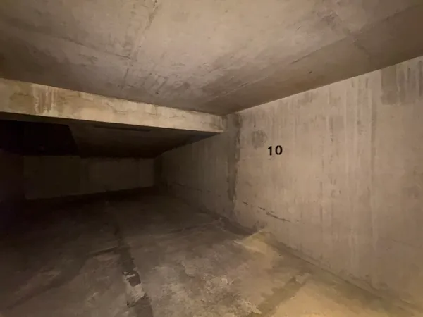 PARKING A VENDRE - PARIS 15