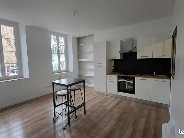 🏡Appartement T2 rénové 45 m² - plein centre du Fousseret - tout à pied