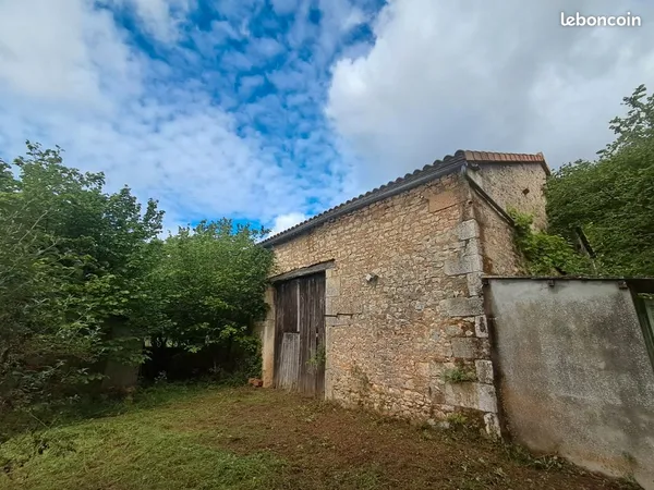 Grange 100m2 sur terrain 2000m2 avec puit