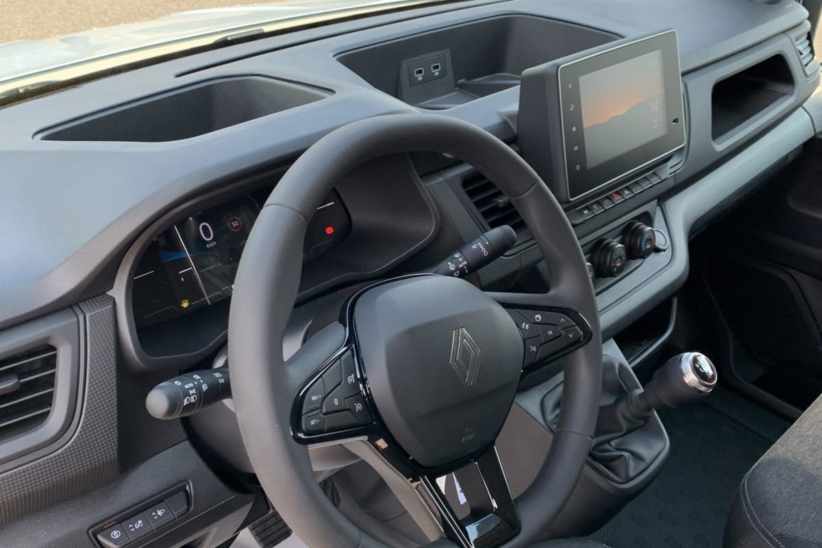 Renault TRAFIC FOURGON — photo 12