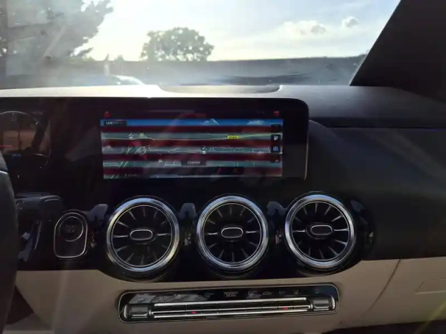 Mercedes Eqa 250 — photo 17