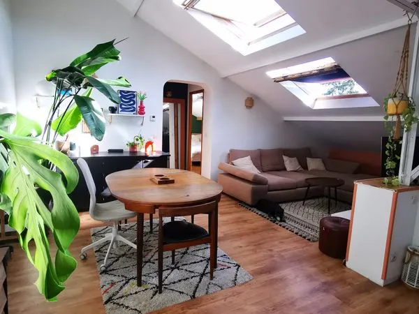 Loft atypique 64m2 + garage - beaux volumes - lumineux