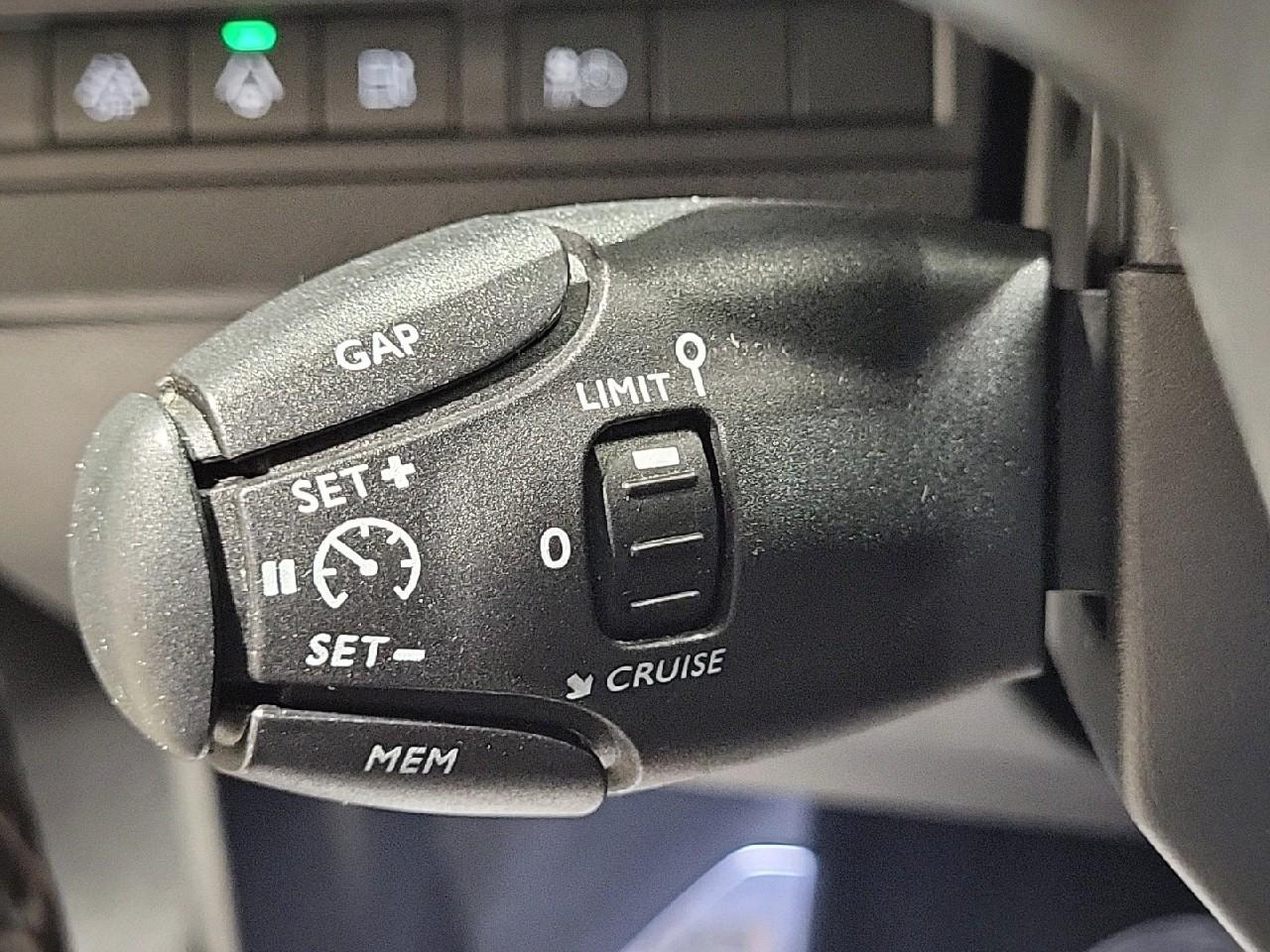 Peugeot 3008 hybrid4 300 e-eat8 gt — photo 22