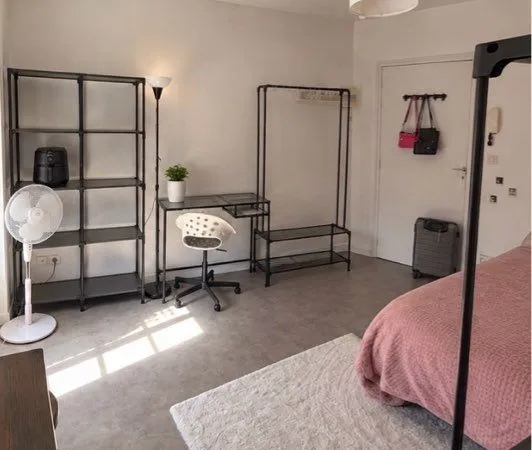 À louer studio meublé secteur catho