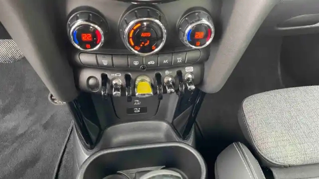 Mini Mini hatch 3 portes cooper se 184 ch — photo 9