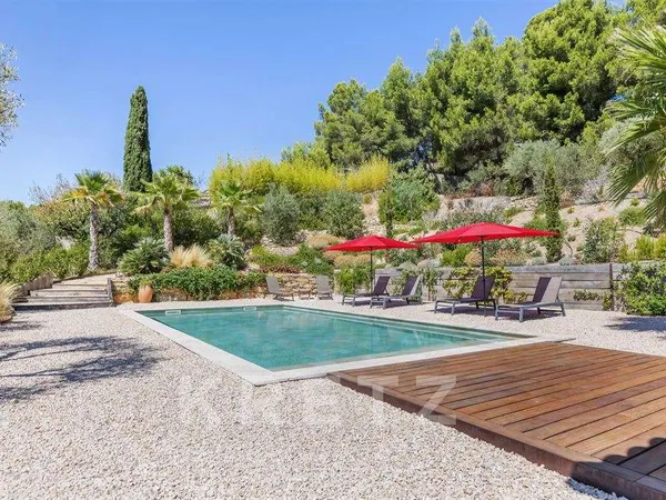 Maison 6 pièces 215 m²