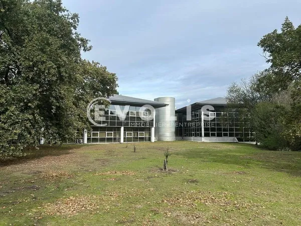 Bureaux 940 m²