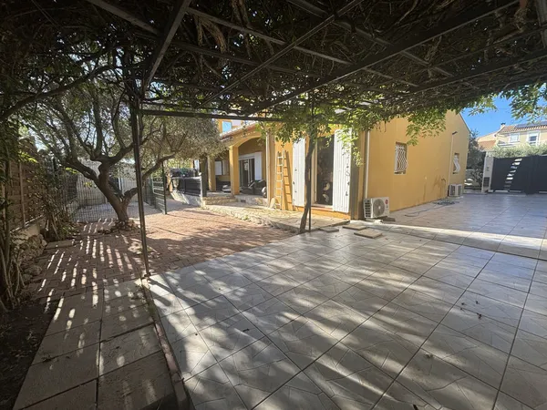 Grande villa 169 m2 + studio indépendant 40 m2, jardin, Idéal famille & investissement locatif !