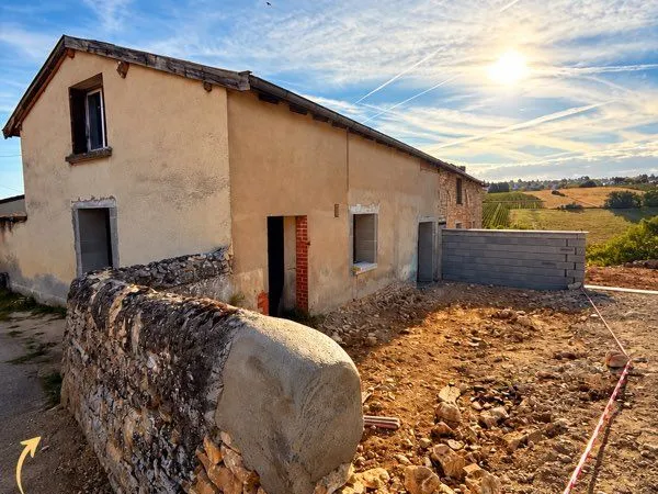 POMMIERS DUPLEX- Plateau à aménager 162 m² - Extérieur et stationnements - 185 000