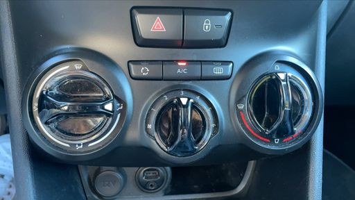 Peugeot 2008 1.2 PURETECH 82 - Style – 2017 – 102849 km – Essence – Boîte Manuelle — photo 13