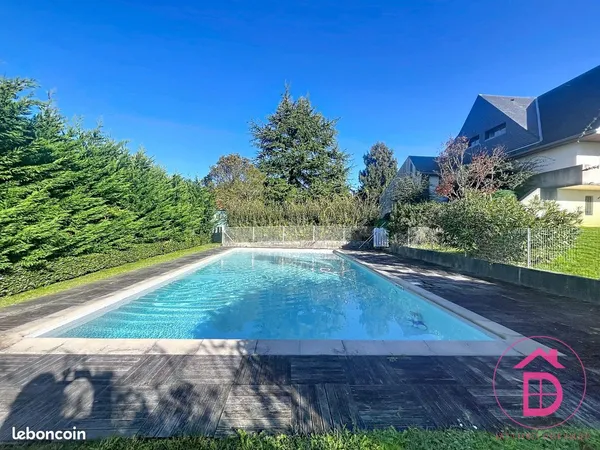 Maison 7 pièces 240 m²