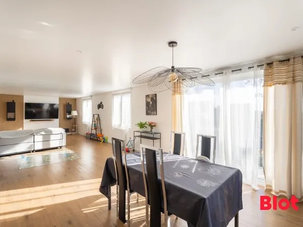 EXCLUSIVITÉ BLOT IMMOBILIER VANNES - À VENDRE - LOCQUELTAS - MAISON 133M² SUR SOUS-SOL RÉNOVÉE