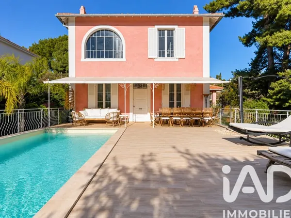 Maison 8 pièces 246 m²