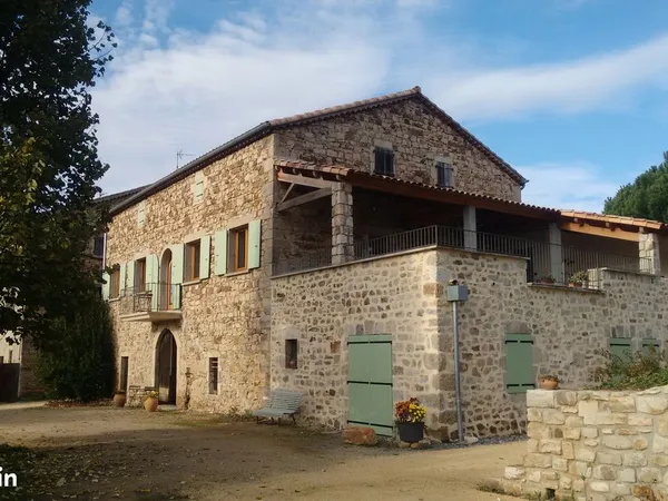 Propriété d'exception typique de l'Ardèche du sud, fin XIXe (Mas totalement accessible aux personnes