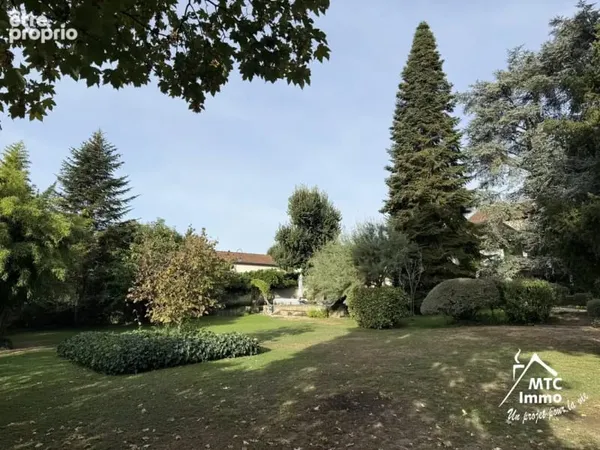 (terrain 1038 m2 (ua ) vue magnifique cloturé et arboré