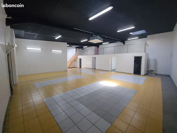 A LOUER-Local commercial style loft