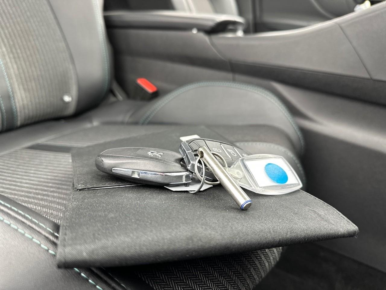 Peugeot 3008 hybrid 225 e-eat8 allure pack — photo 37