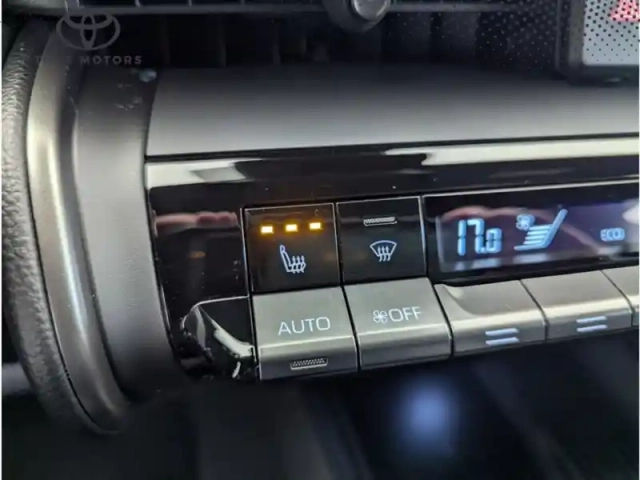 Toyota C-Hr 2.0 phev 225 graphic — photo 22