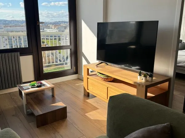 Colocation Fille Haut de Gamme - Lyon 8e Montplaisir / 19-30 ans / Vue sur Lyon / Métro & Tram à pro