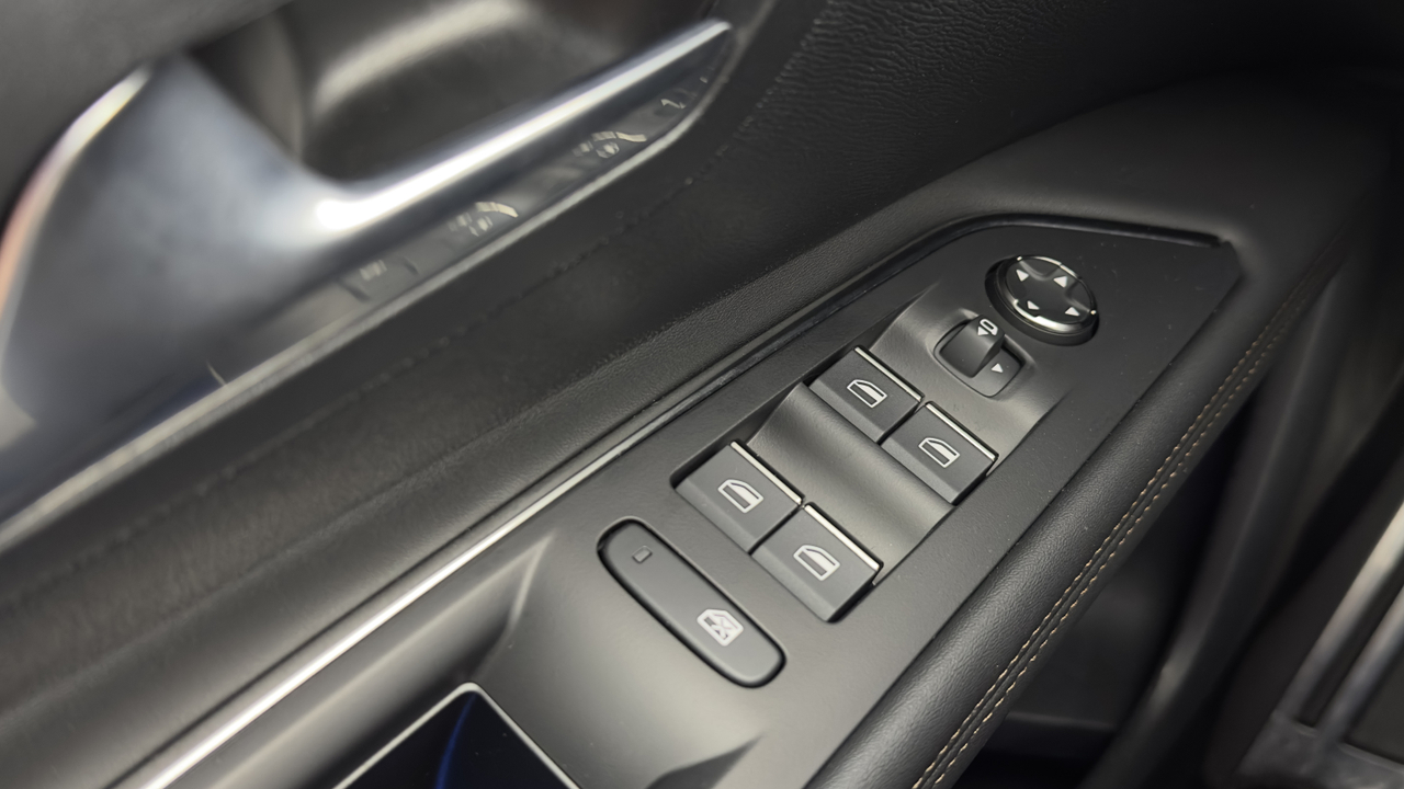 Peugeot 3008 Hybrid 225 e-EAT8 — photo 16