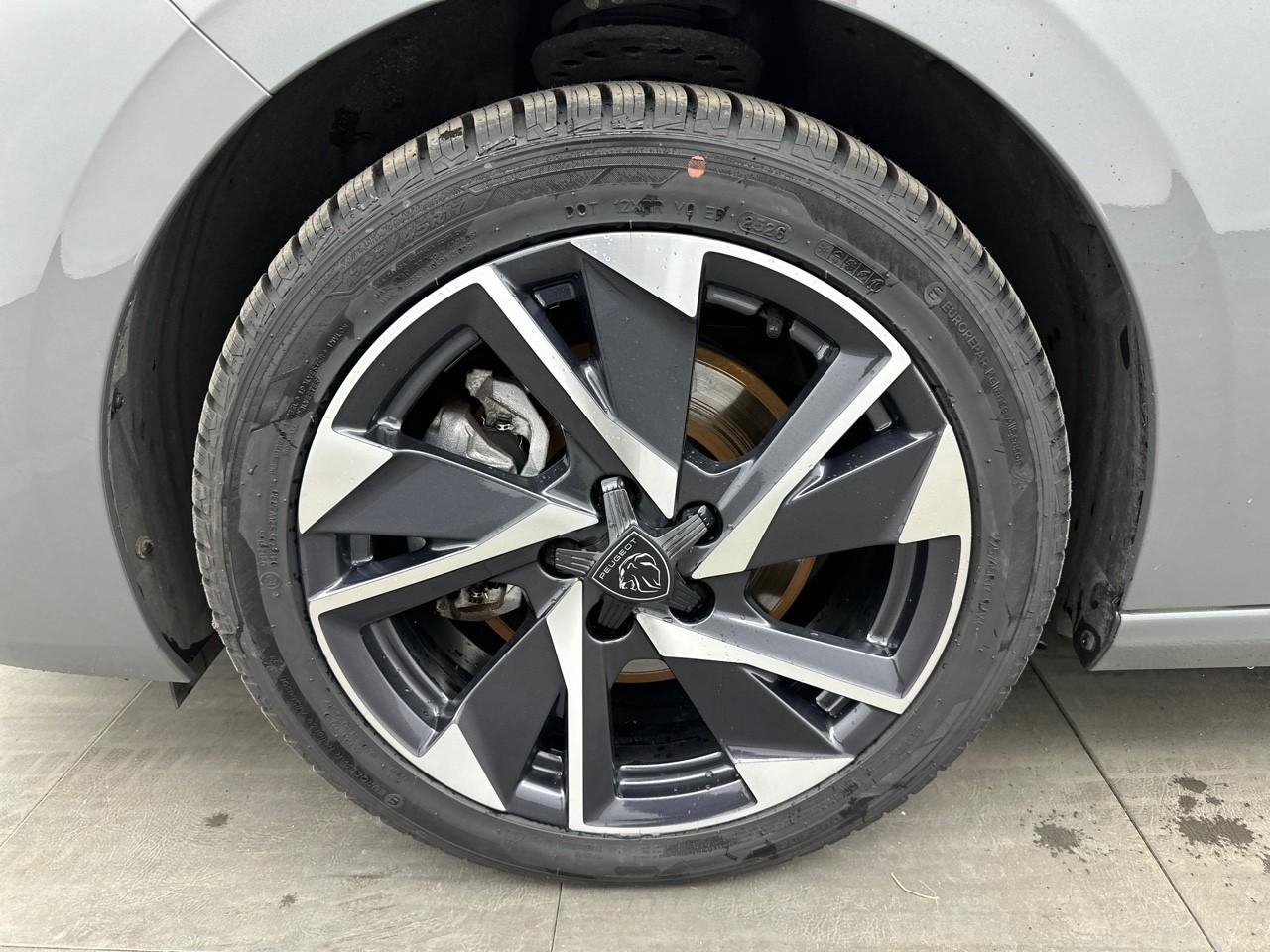 Peugeot 308 hybrid 145 e-dcs6 allure — photo 14
