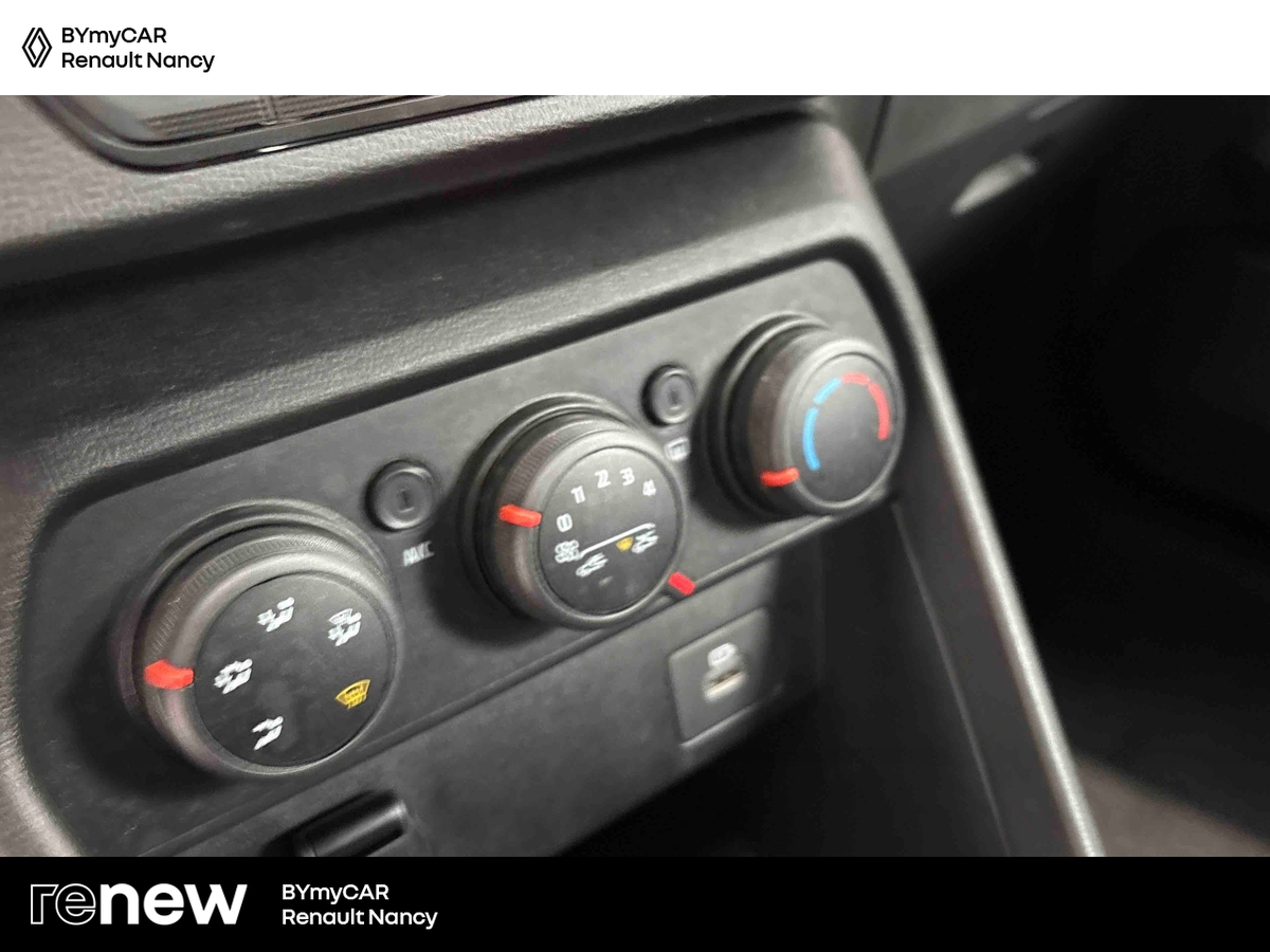 Dacia Sandero TCe 90 CVT - 22 — photo 17