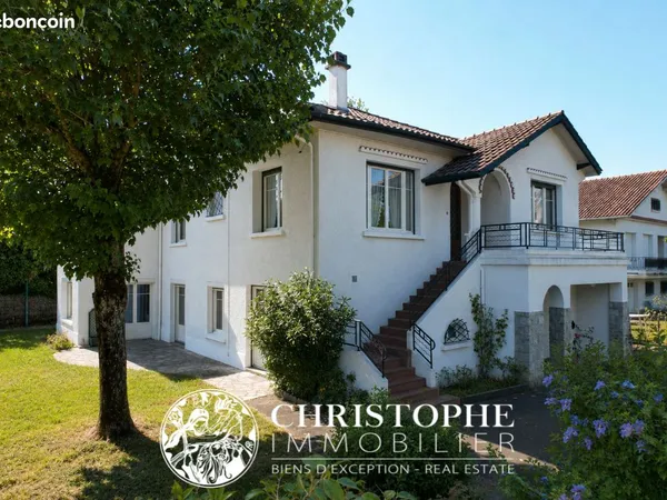 Propriété 7 pièces 230 m²