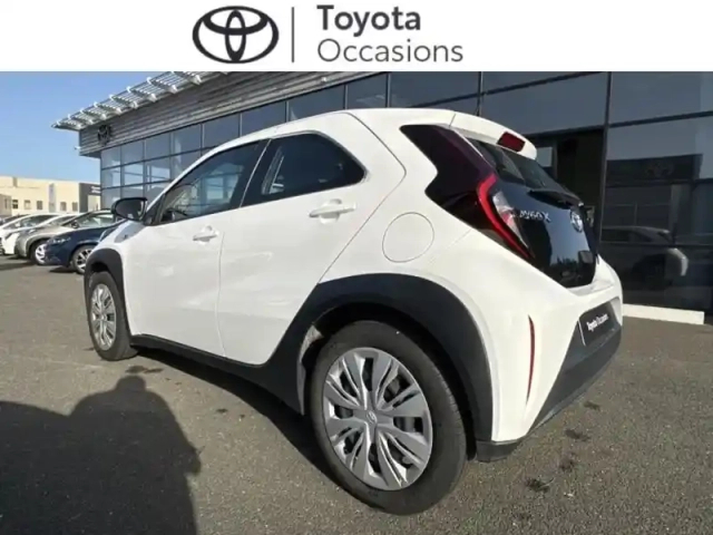 Toyota Aygo x 1.0 vvt-i 72ch dynamic my24 — photo 2