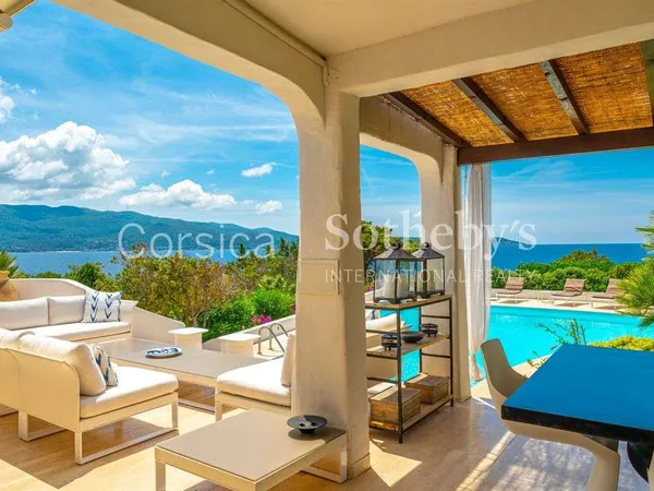 Maison 7 pièces 250 m²