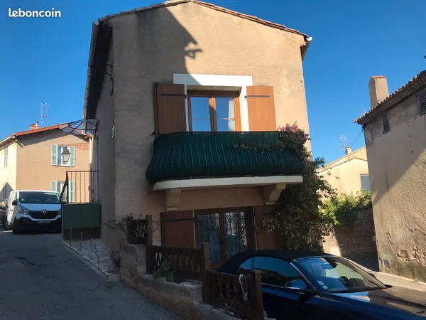 Maison de village entièrement rénovée et climatisée - 70 m² - 2 chambres + bureau - 2 terrasses - pa