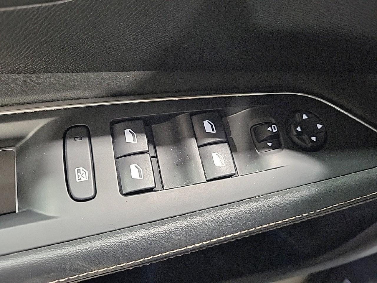 Peugeot 3008 hybrid4 300 e-eat8 gt — photo 23