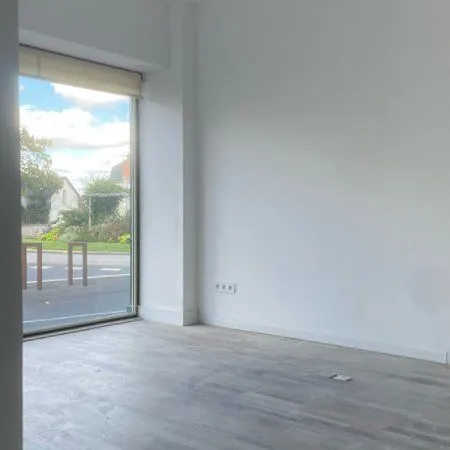 Local commercial 20 m² rénové - Emplacement Premium (Adossé Domino's Pizza) - Thouars