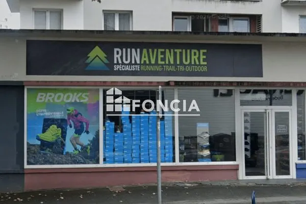 Local 1 pièce 150 m²