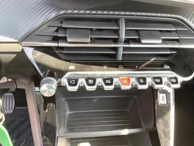 Peugeot 208 puretech 75 s&amp;s bvm5 — photo 15