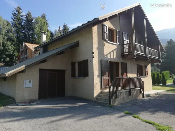 Maison composée de 2 appartements