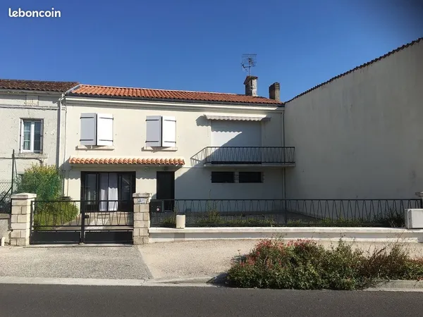 Maison meublée 160 m2 Merpins 4 chambres, à 3 km de la base aérienne