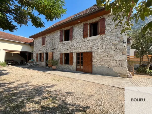 Maison de caractère - 5 chambres, grange et garage