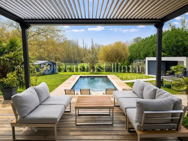 LEOGNAN - MAISON CONTEMPORAINE AVEC PISCINE
